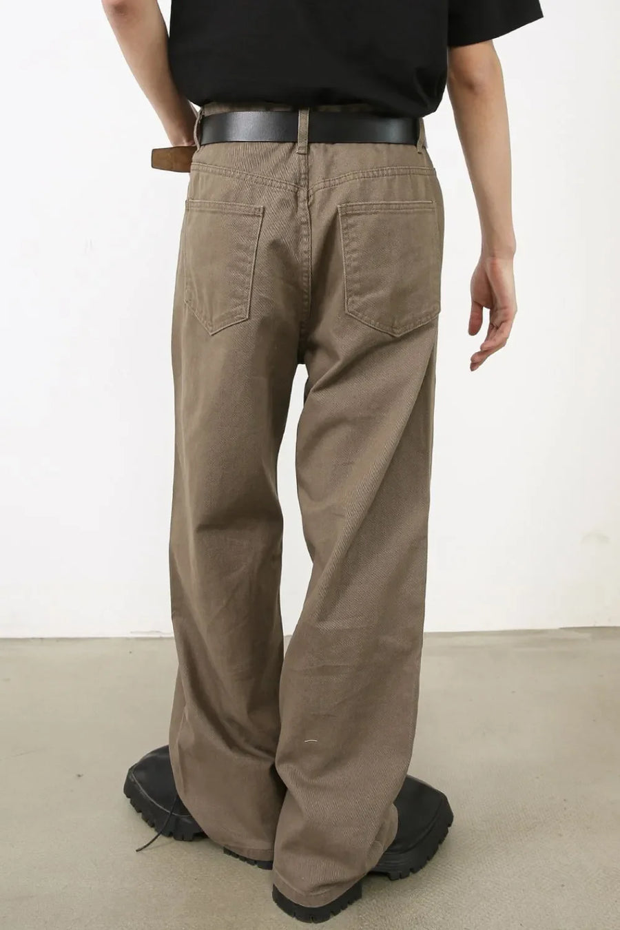Relaxed carpenter denim trousers in taupe with a wide leg and dual back pockets.