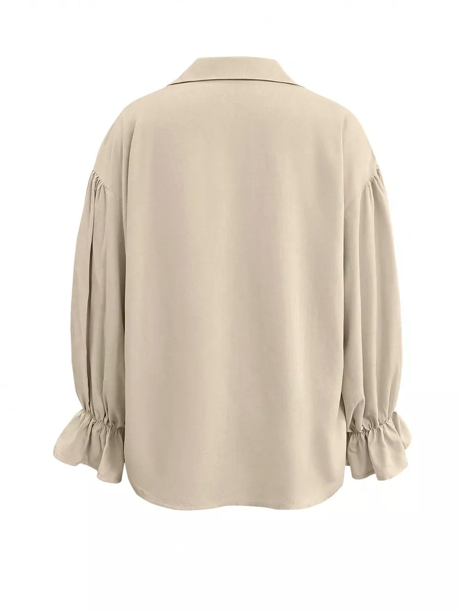 romantic button-up shirt in Beige with collared