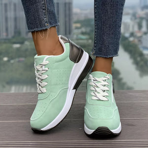 sneakers in Navy Blue with round toe and not applicable