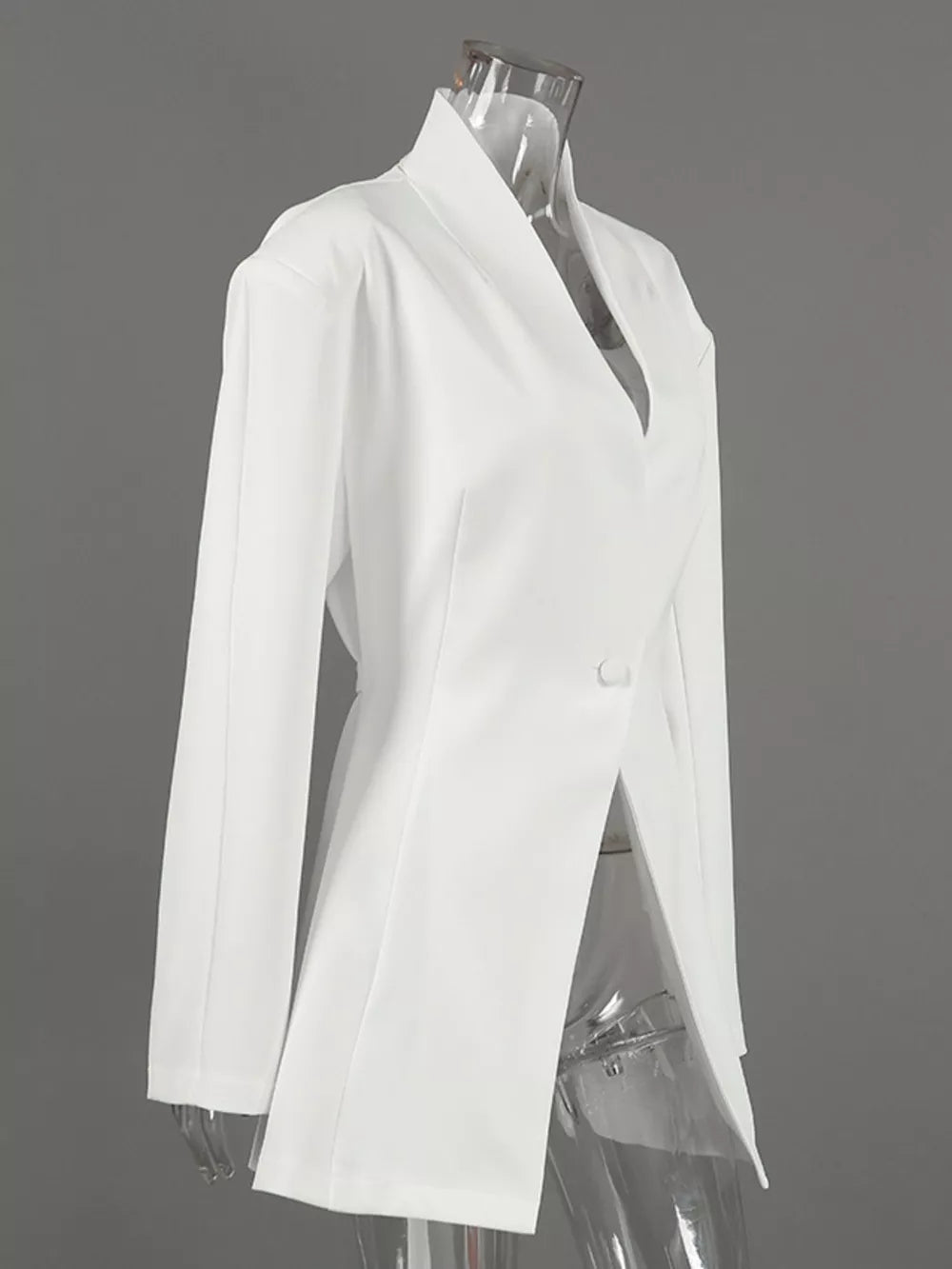 White blazer with long sleeves and long sleeve