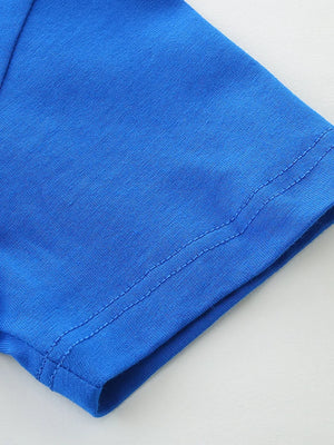 Blue t-shirt with short sleeves and double-stitched hem