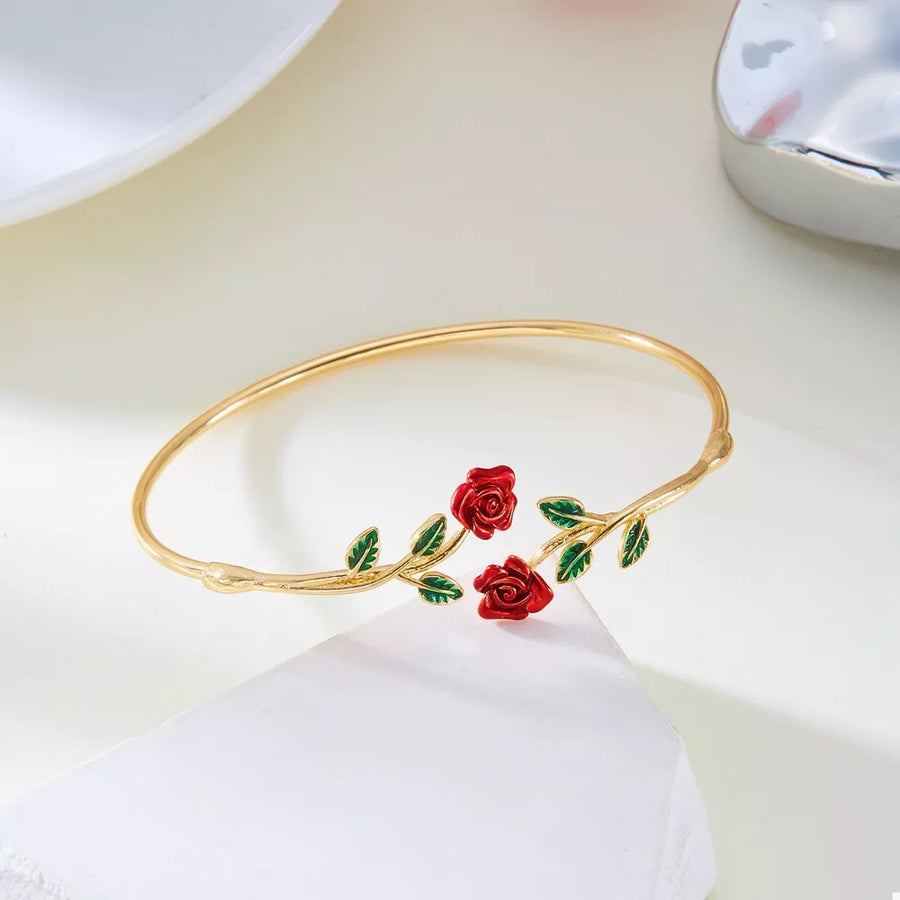Jewelry Set in Gold with floral and rose motif