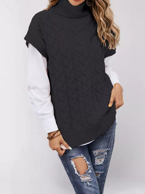 sweater vest in ivory with cable knit and cable-knit