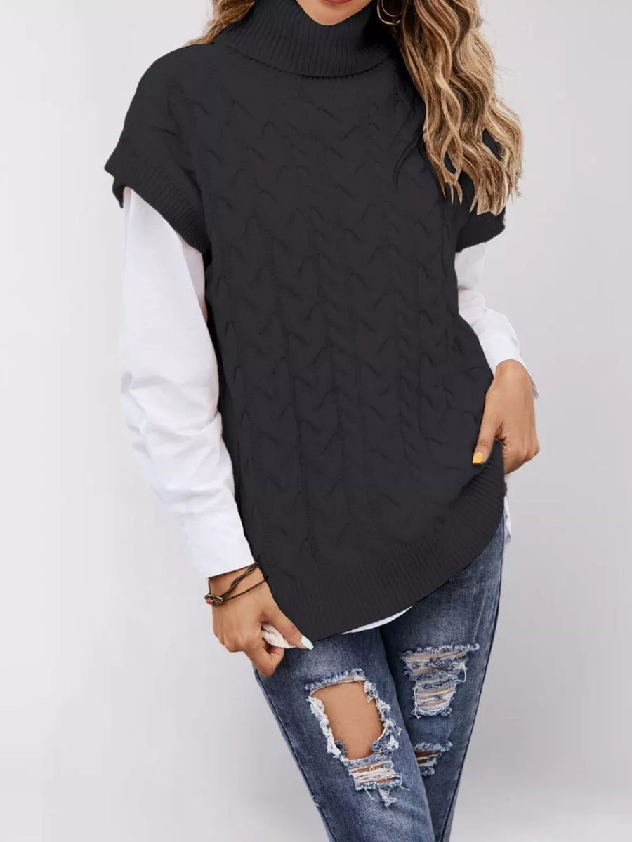 sweater vest in ivory with cable knit and cable-knit