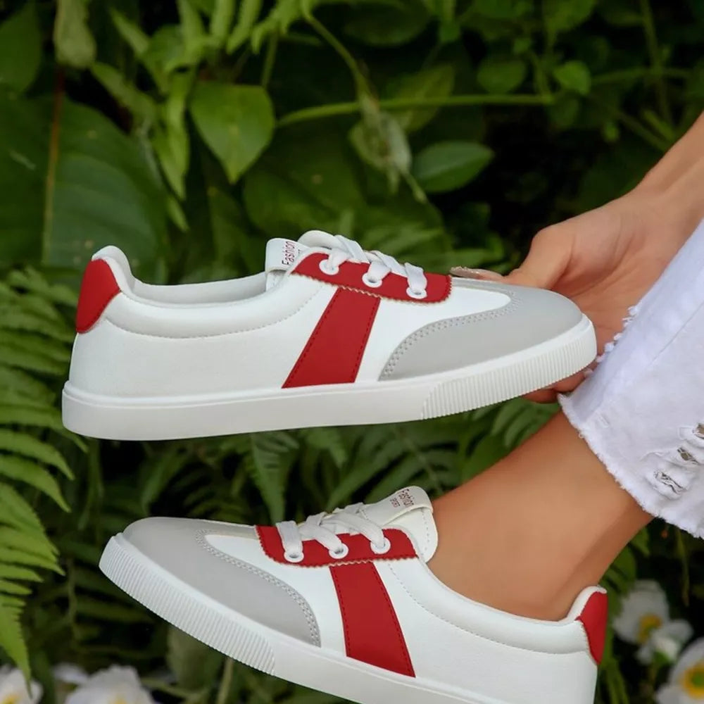 Round Toe Lace Up Sneakers in Black
