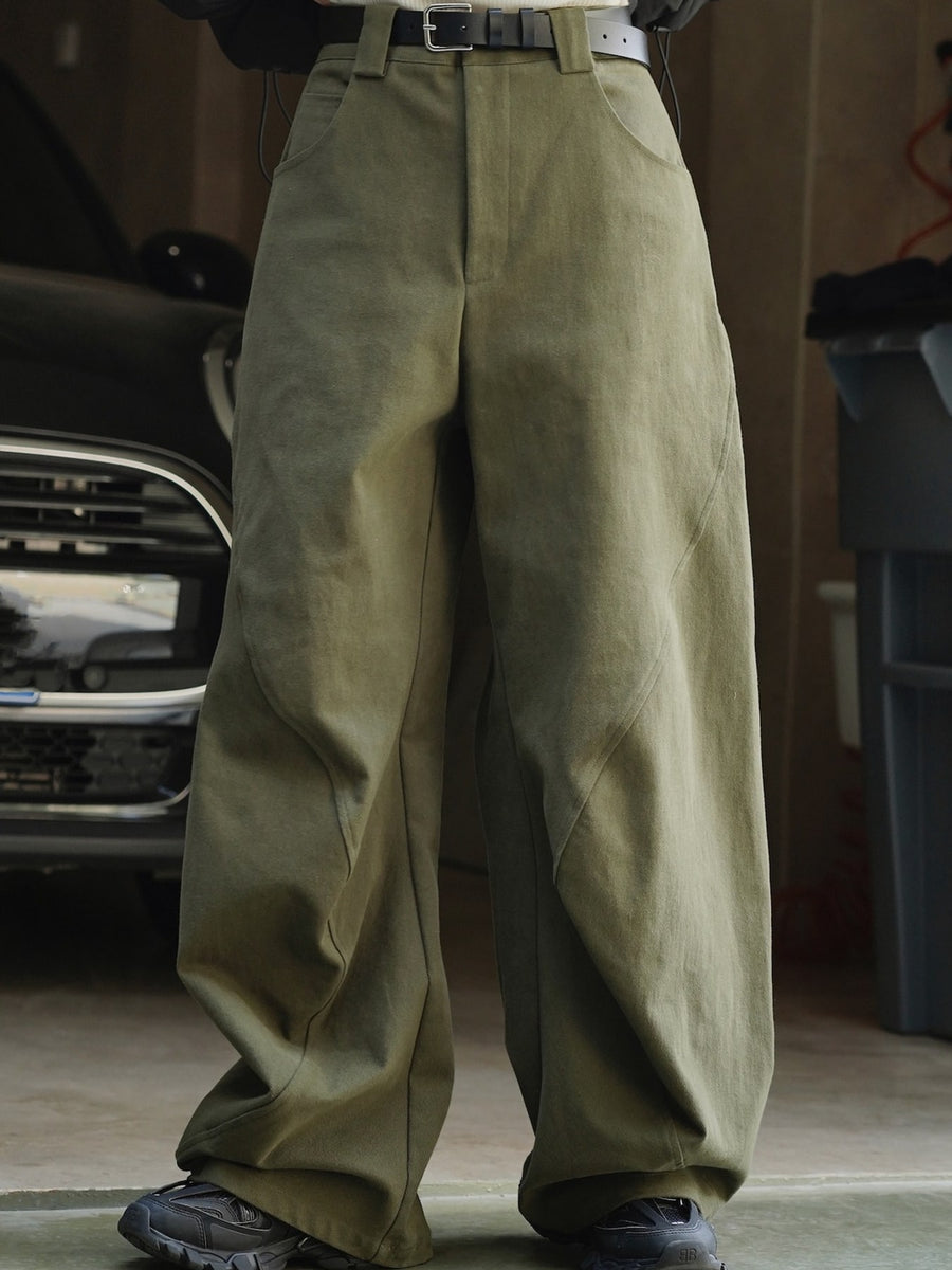 cargo pants in olive green featuring pocketed and wide-leg fit