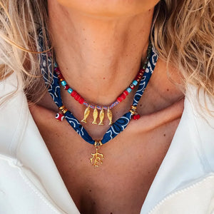 Navy necklace with collar-length and clasp