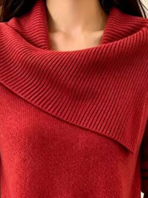 classic pullover sweater in Black with collared