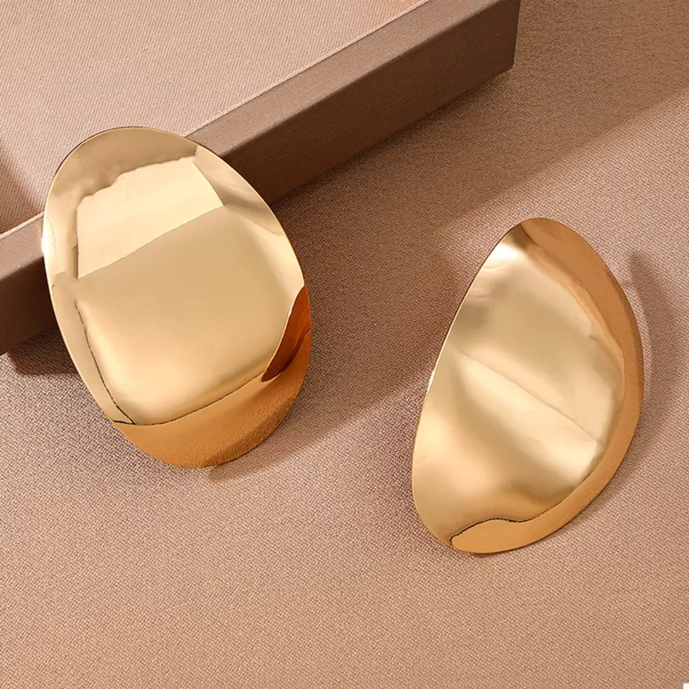 earrings in gold featuring curved design and curved irregular fit