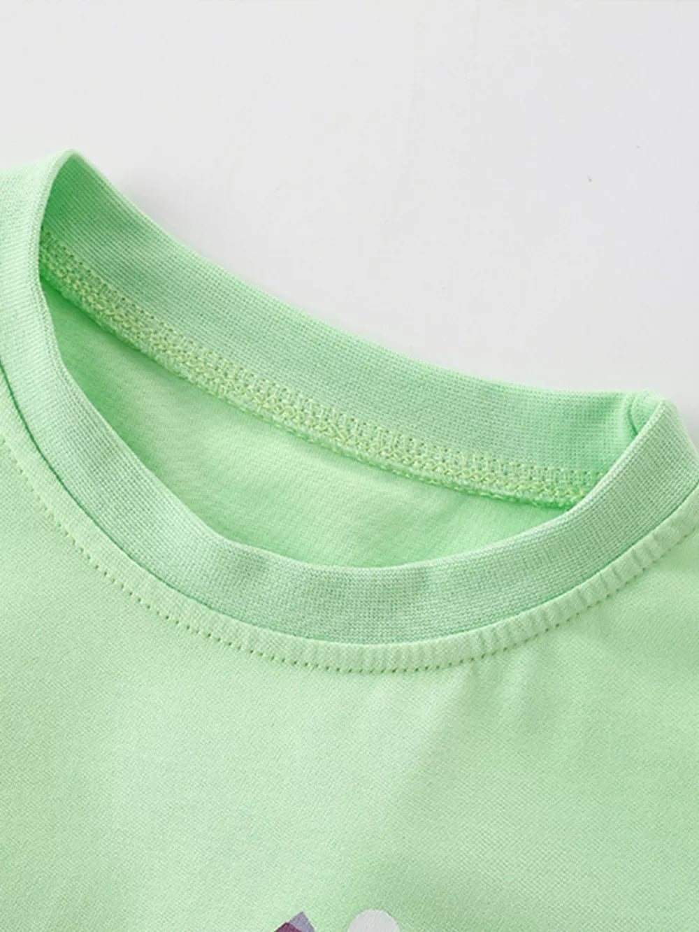 Light green cotton t-shirt with unicorn graphic detail and reinforced neckline.