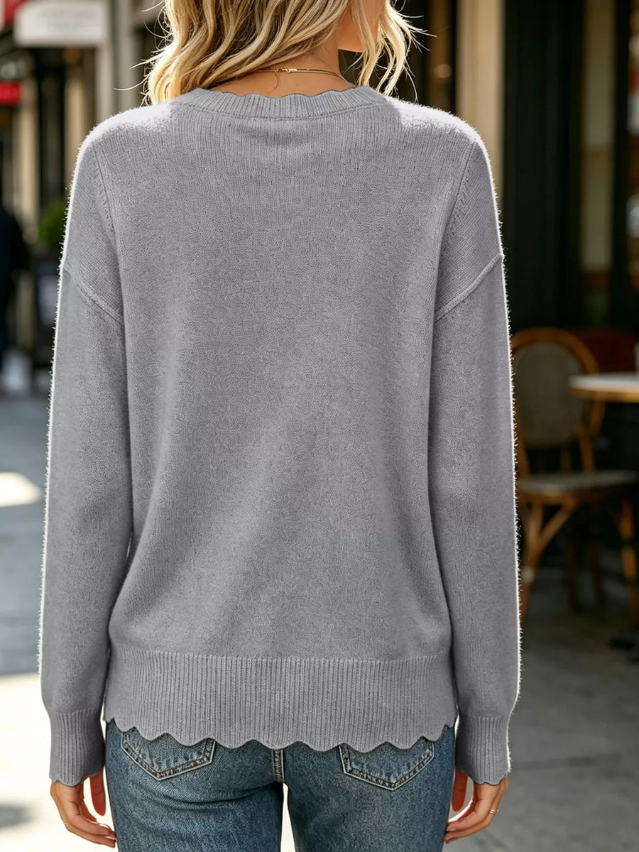 White regular crewneck sweater with crew neck