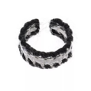 ring in black