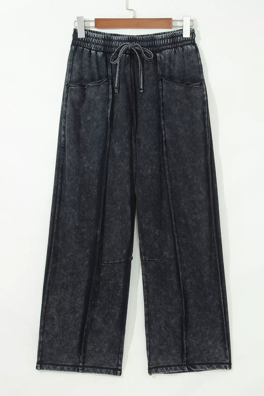 Black barrel pants with full-length and drawstring, elastic