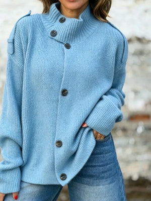 White cardigan with buttoned and long sleeve