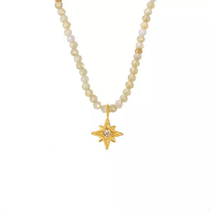 necklace in Gold with star and layered