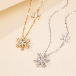 necklace in gold featuring snowflake pendant and N/A fit