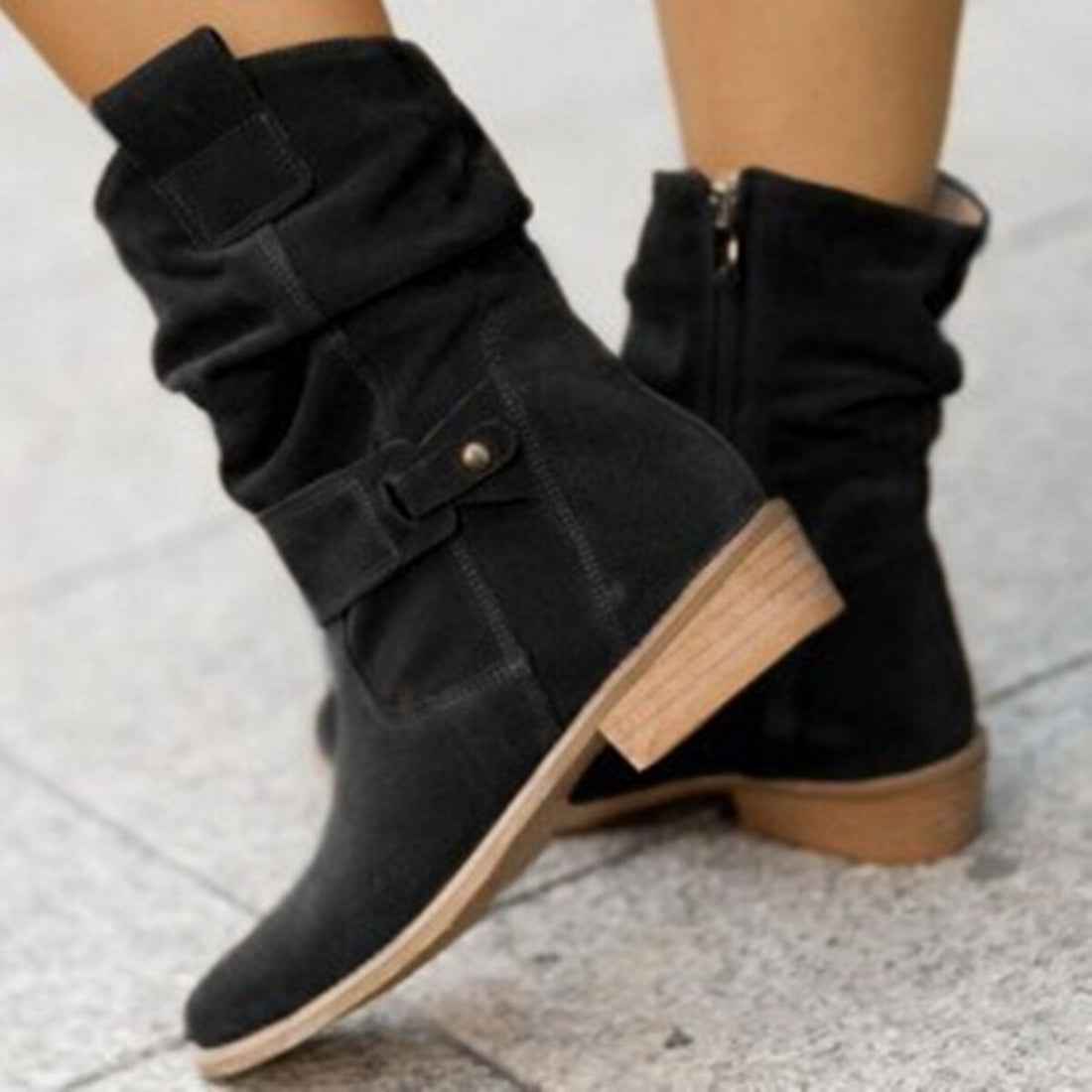 boots in black featuring low heels and regular fit