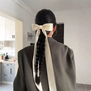 romantic hair clip in Black with N/A