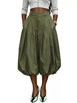 pants in Army Green with high-waisted and capri