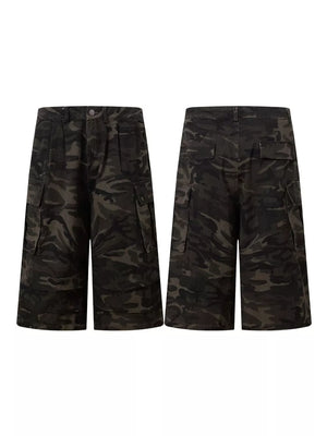 capris in black with camo and pocketed