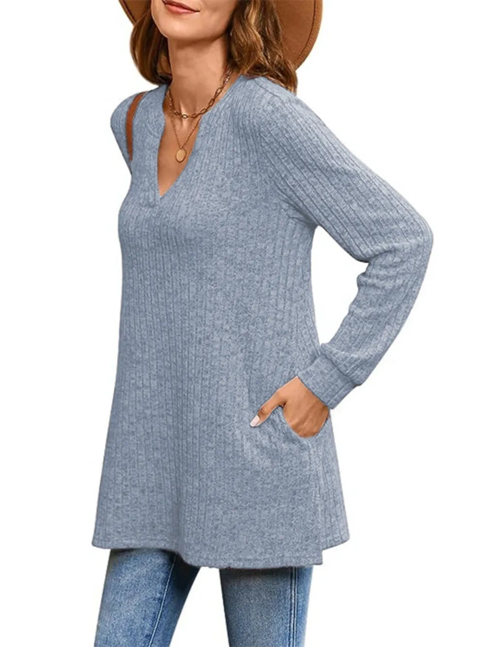 t-shirt in Black with ribbed and pocketed