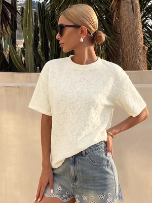White textured paisley casual t-shirt with crew neck and short sleeves.