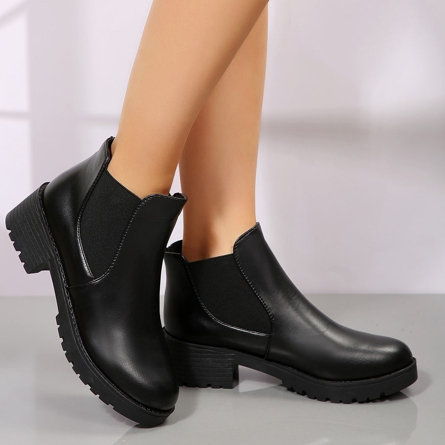 boots in Black with round toe and ankle-length