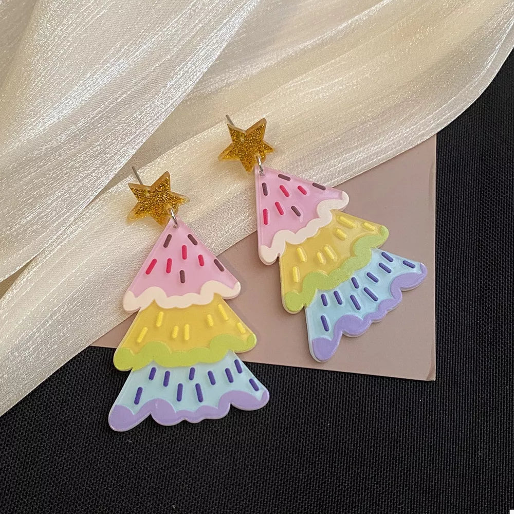 earrings in Gold with novelty and dangle