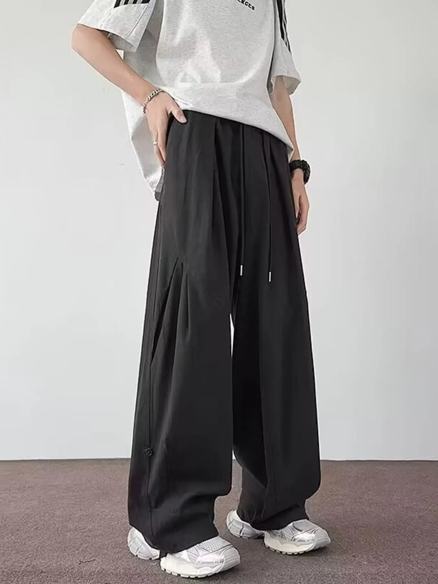 Black relaxed fit casual cargo pants with drawstring waist and wide leg.