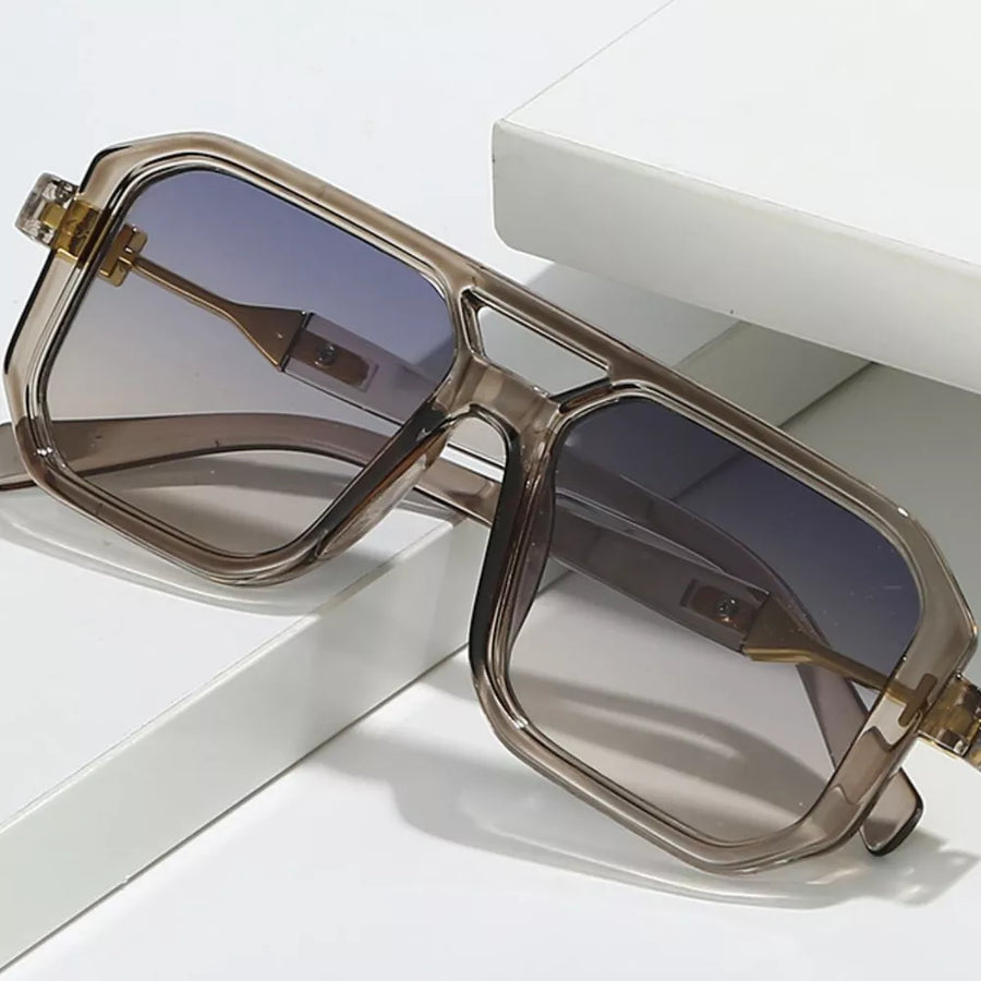 PC Frame material: Metal-plastic hybrid Lens material: Polycarbonate Temple mate sunglasses in amber with oversized