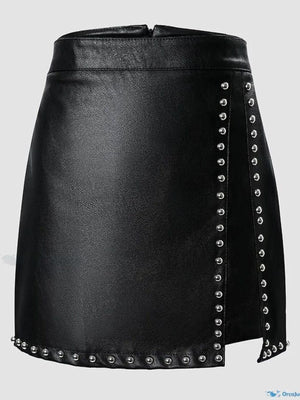 mini skirt in black with high-waisted and mini