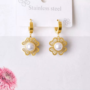 ivory Jewelry Set featuring flower pendant and floral