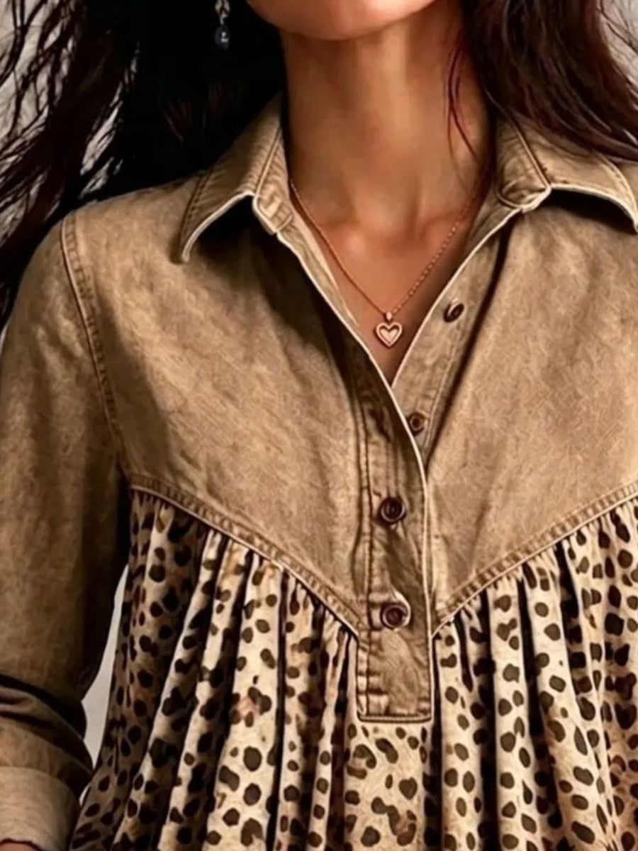 blouse in Light Blue with leopard and buttoned
