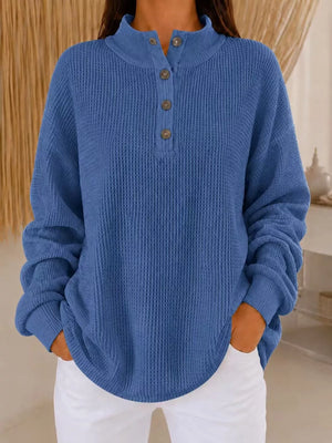 White sweatshirt with buttoned and long sleeve