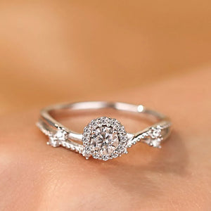 1 Carat 925 Sterling Silver Moissanite Layered Ring in silver with layered design