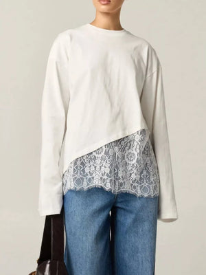 classic t-shirt in White with crew neck