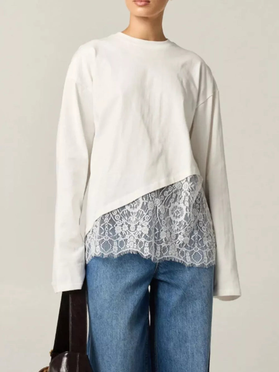classic t-shirt in White with crew neck