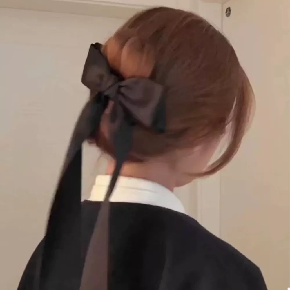 romantic hair clip in White with N/A