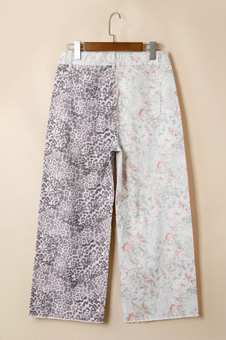 Wide-leg jeans with split floral and leopard print, cotton fabric.