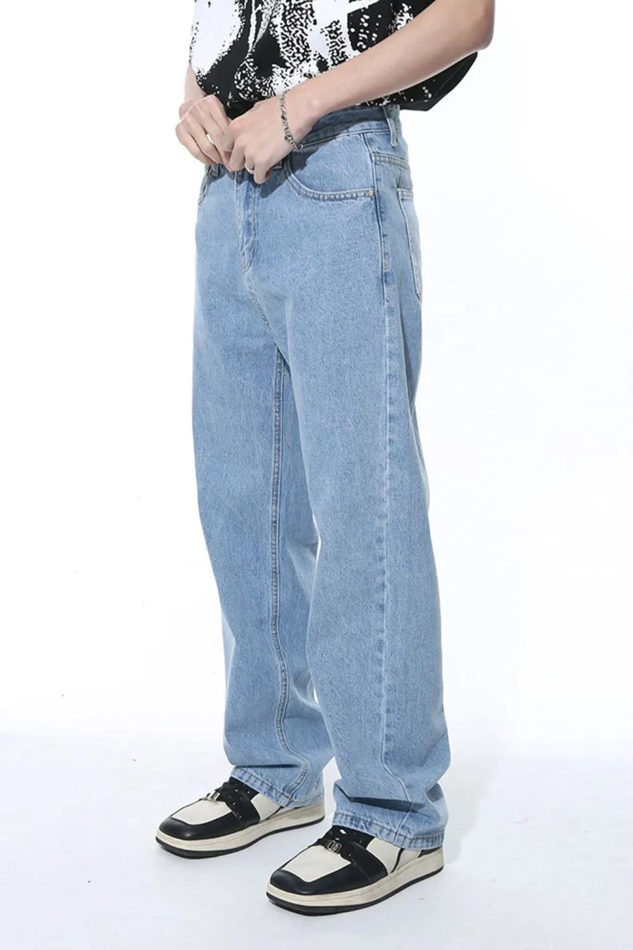 Relaxed fit light wash denim jeans with a casual silhouette.