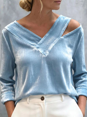 glam blouse in Black with v-neck