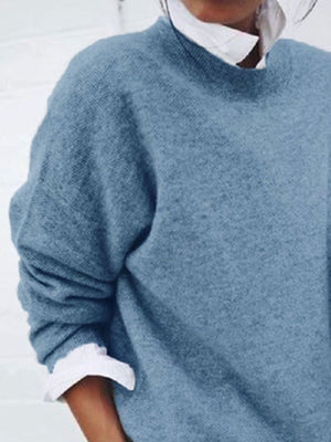 classic pullover sweater in Black with round neck