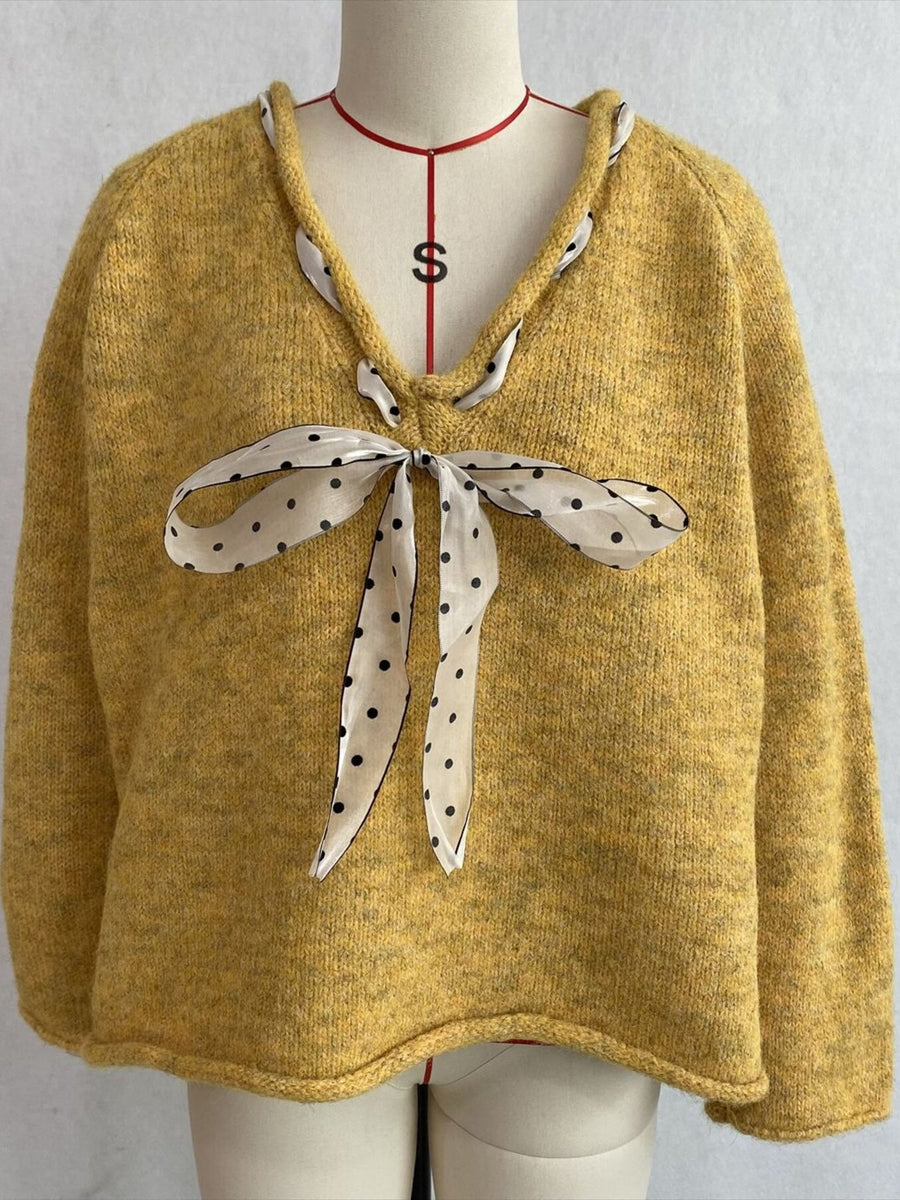 Apricot Color v-neck sweater with pullover and polka dot