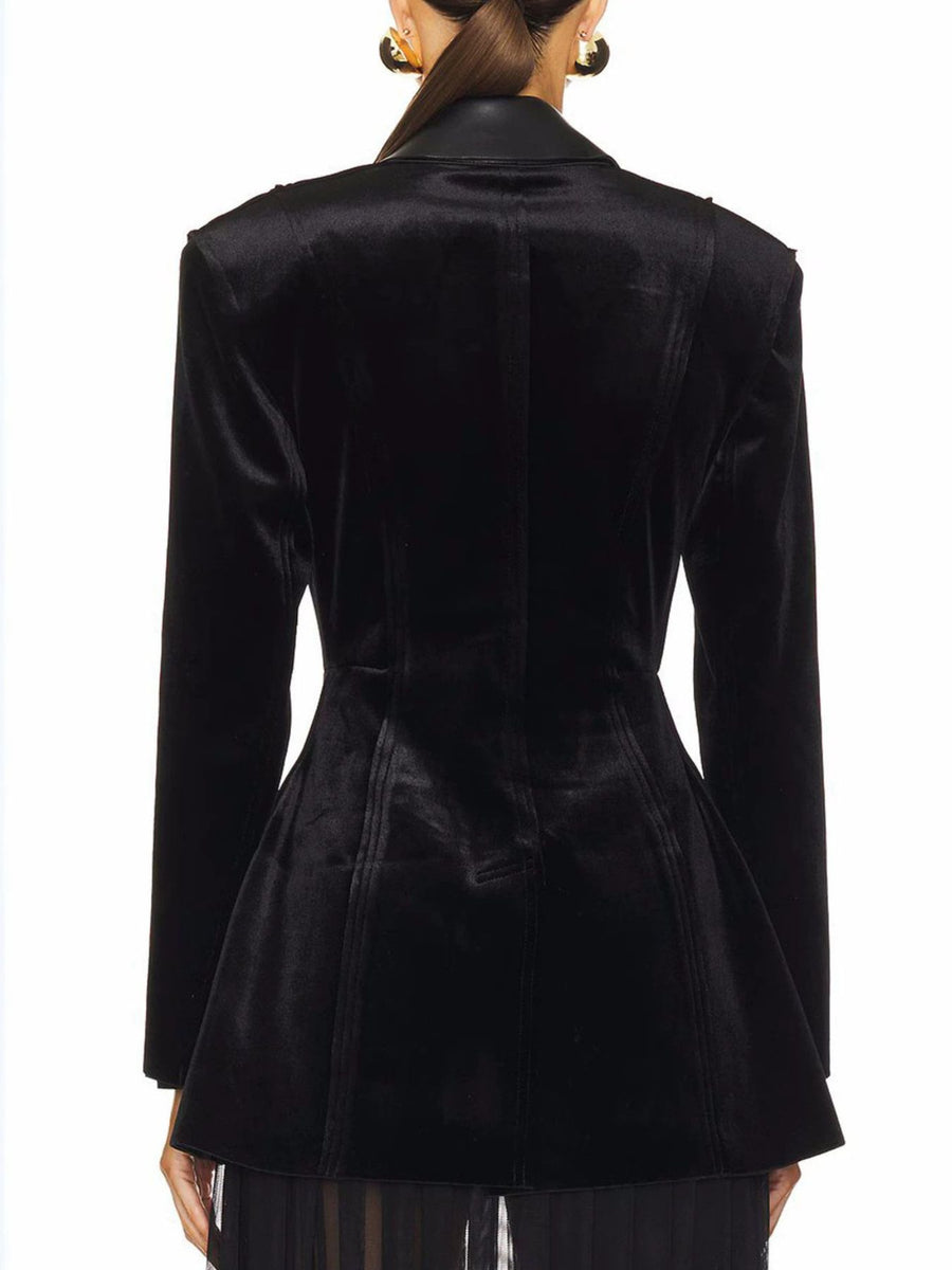 100% polyester Care instructions: Machine wash cold blazer in Black with fitted silhouette