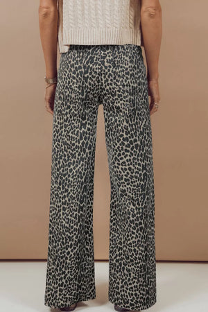 Leopard print high-waist wide-leg jeans in cotton with button closure.
