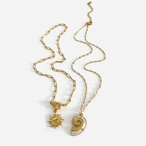 necklace in Gold with motif and layered