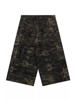 Camouflage Color capris with capri and button, zip-front