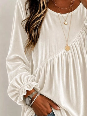 romantic blouse in White with round neck