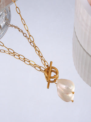 necklace in Gold with layered design and princess