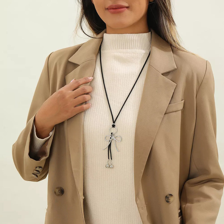 Elegant Bow Pendant Faux Leather Necklace in Silver